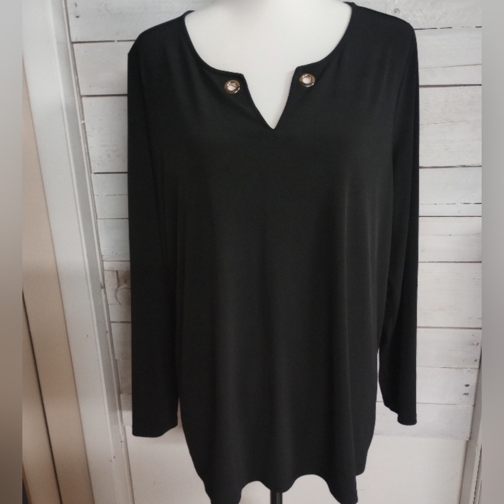 Tahari Women's Size 1X Blouse Top Black Long Sleeve Pullover Split Neck.